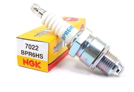 Свеча зажигания NGK BPR6HS (ДВС 152F/154F)
